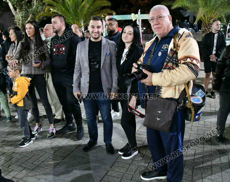 Със светлинно шоу в Хасково приключи информационната кампания за приемането на еврото