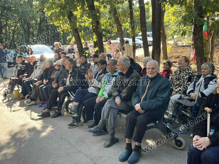 Международният ден на възрастните хора бе отбелязан тържествено в Старческия дом в „Кенана“