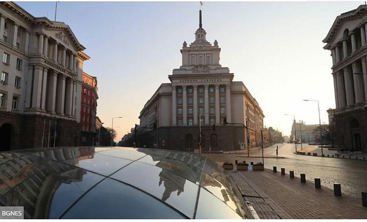 Ще има ли кворум за „хотела с водопада“ и новите закони?