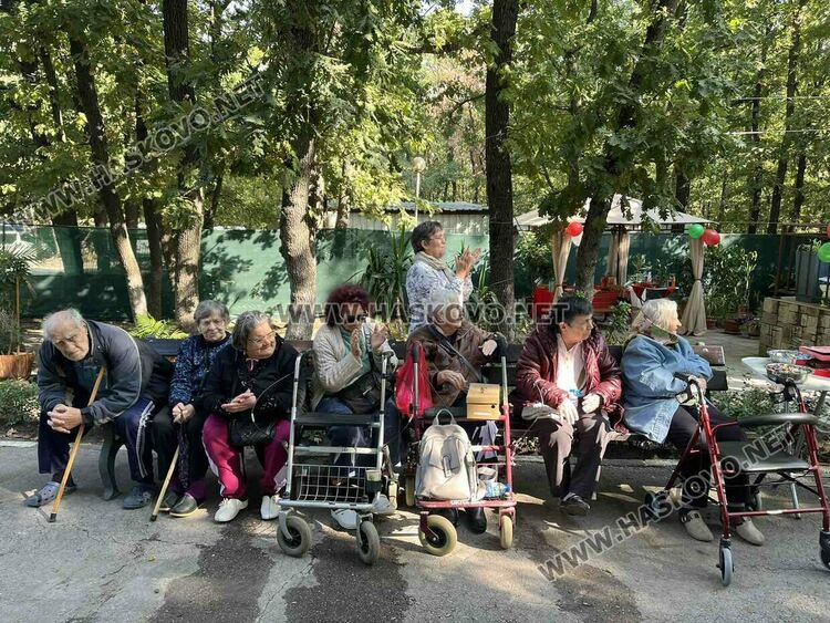 Международният ден на възрастните хора бе отбелязан тържествено в Старческия дом в „Кенана“