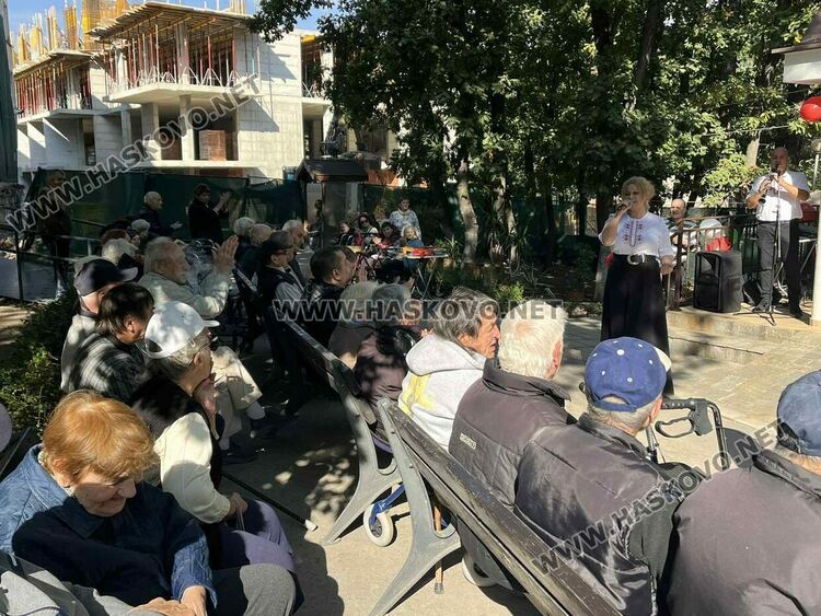 Международният ден на възрастните хора бе отбелязан тържествено в Старческия дом в „Кенана“