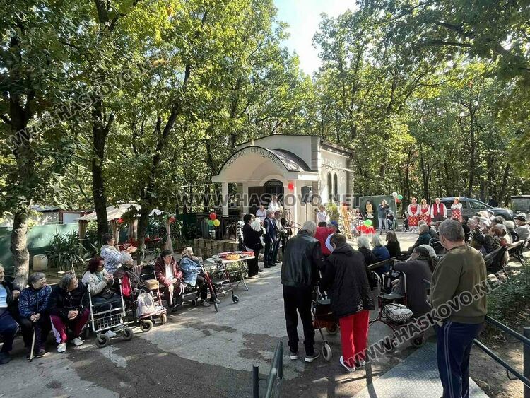 Международният ден на възрастните хора бе отбелязан тържествено в Старческия дом в „Кенана“