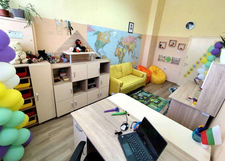 Обновиха логопедичния кабинет на ОУ „Хр. Смирненски“ в Хасково