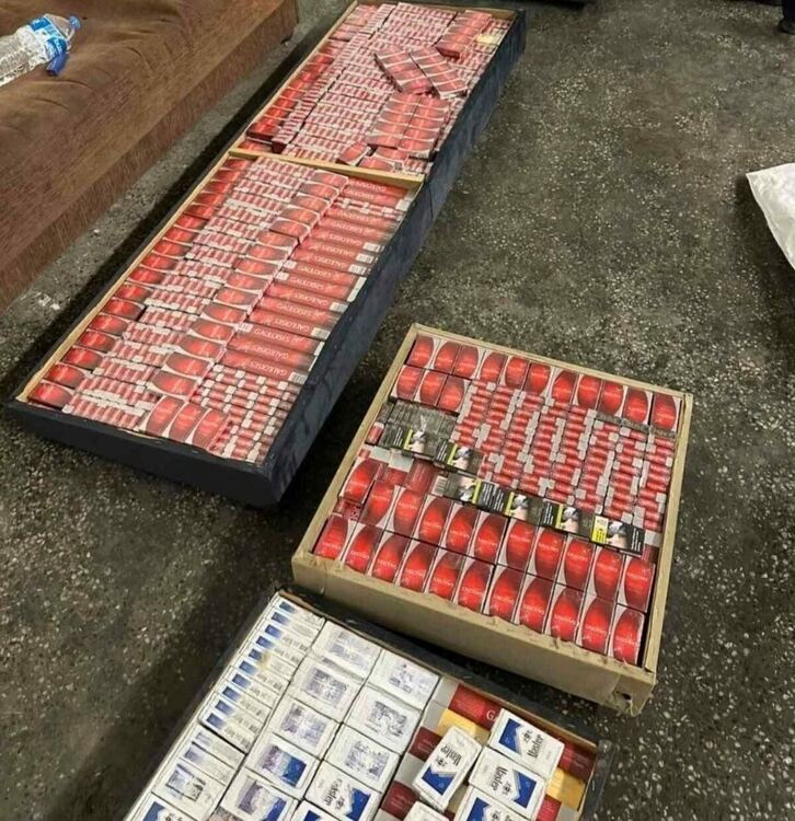 Над 100 000 контрабандни цигари са открити в камион с мебели 