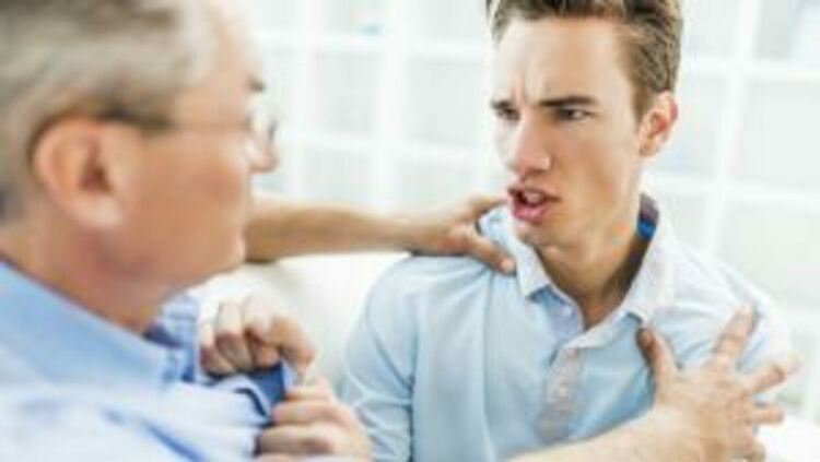 Мъж преби 15-годишния си син в Перник