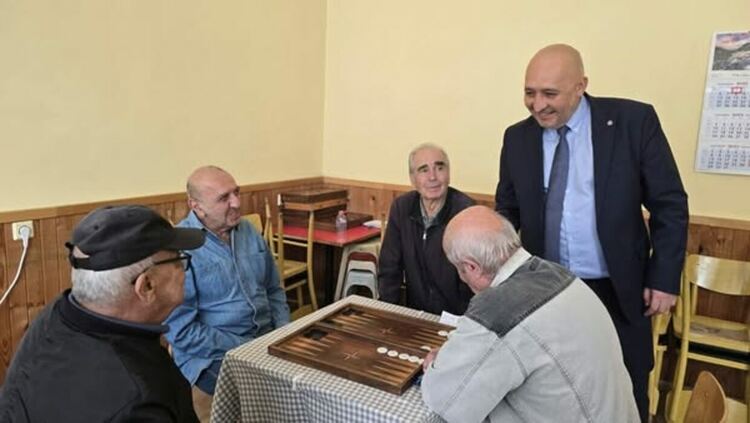 Ерол Мюмюн гостува на пенсионерски клубове на 1 октомври