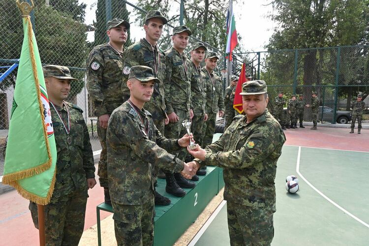 Хасковските военнослужещи са трети на вътрешно бригадно първенство по волейбол 