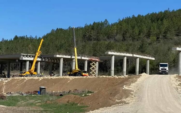 Строежът на „Хемус“.