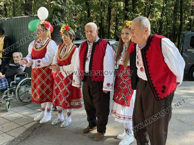 Международният ден на възрастните хора бе отбелязан тържествено в Старческия дом в „Кенана“