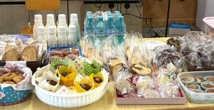 Ученици от Езиковата гимназия събраха 1430 лв. за лечението на Здравко