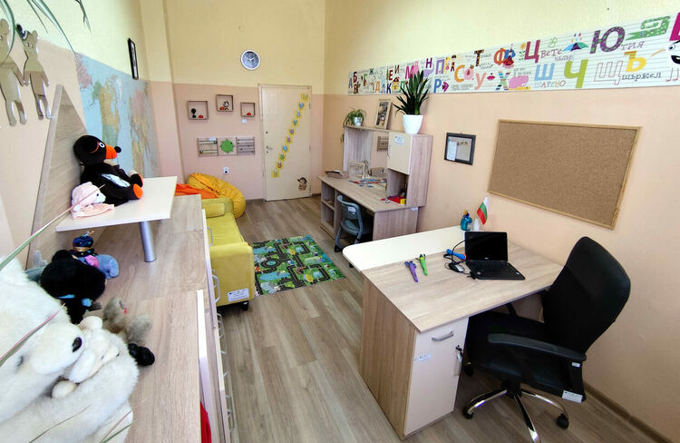 Обновиха логопедичния кабинет на ОУ „Хр. Смирненски“ в Хасково