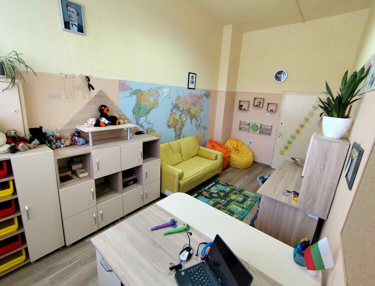 Обновиха логопедичния кабинет на ОУ „Хр. Смирненски“ в Хасково