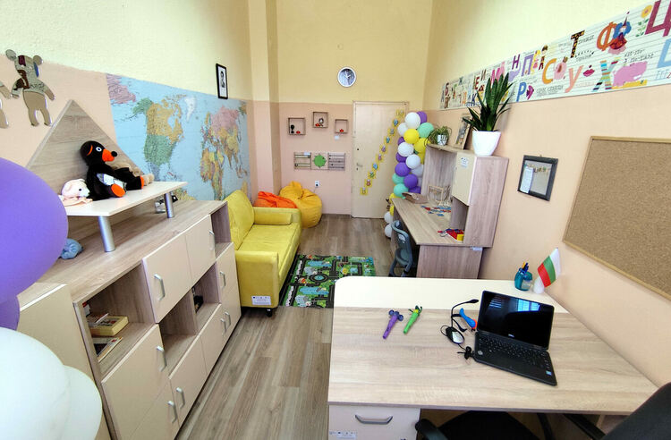 Обновиха логопедичния кабинет на ОУ „Хр. Смирненски“ в Хасково