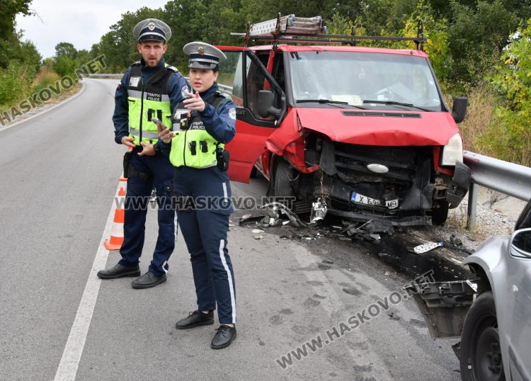 Двама пострадаха при челна катастрофа между Хасково и Узунджово