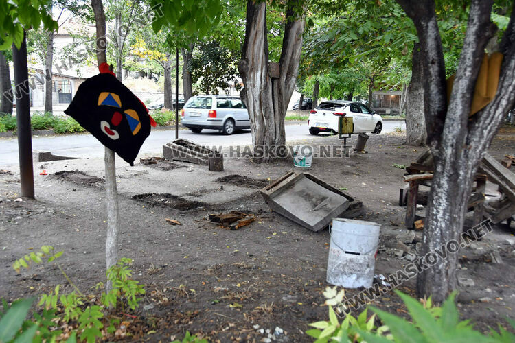 Хасковлии: За трета вечер потрошиха беседка в парк