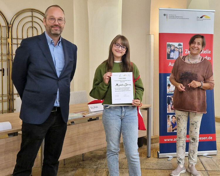 Деветокласничка от Езиковата стана международен първенец на „Балканите четат“