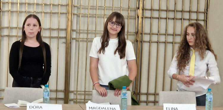 Деветокласничка от Езиковата стана международен първенец на „Балканите четат“