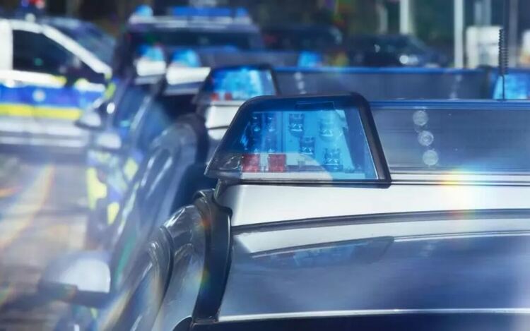 В полицейските управления в Сърбия, включително Белград, Нови Сад, Суботица, Чачак, Приеполе, Враня.