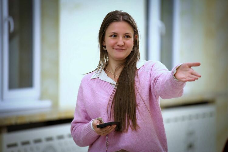 Синтез от поезия, музика и танци в творческата вечер на Мина Карагьозова