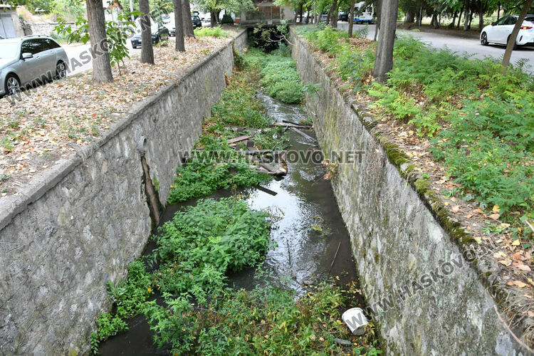 Хасковлии: За трета вечер потрошиха беседка в парк