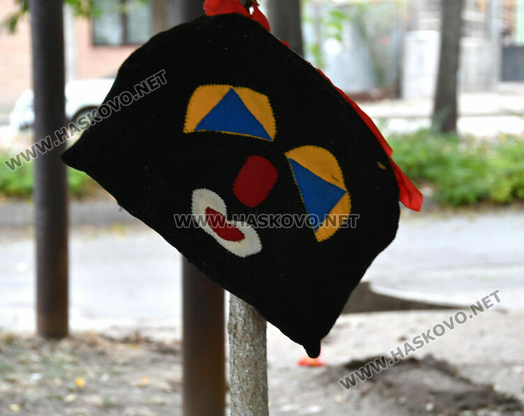 Хасковлии: За трета вечер потрошиха беседка в парк