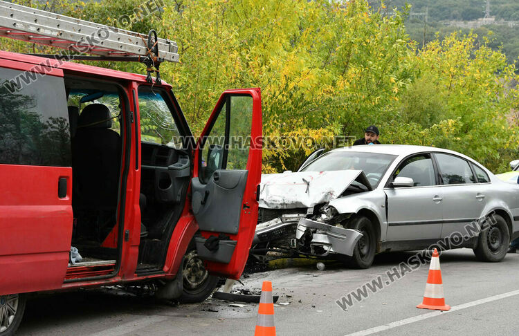Двама пострадаха при челна катастрофа между Хасково и Узунджово