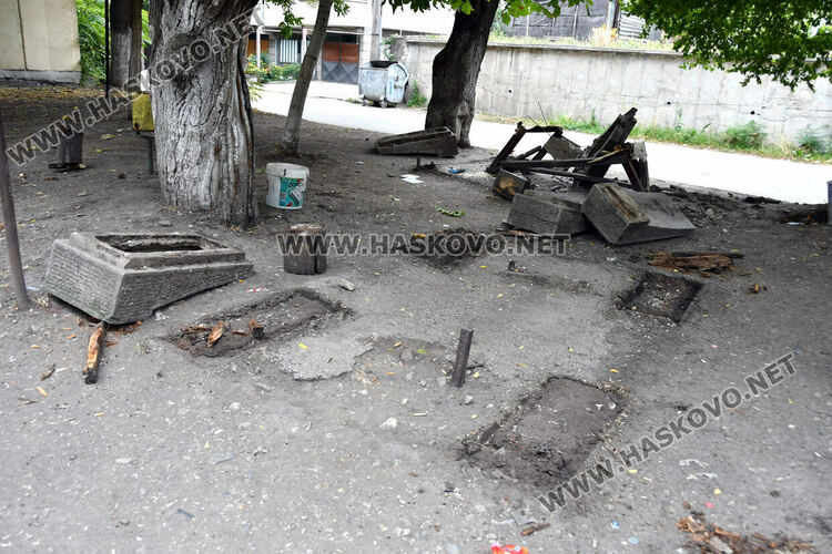 Хасковлии: За трета вечер потрошиха беседка в парк