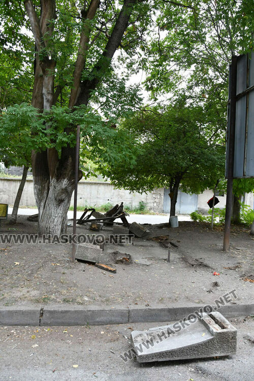 Хасковлии: За трета вечер потрошиха беседка в парк