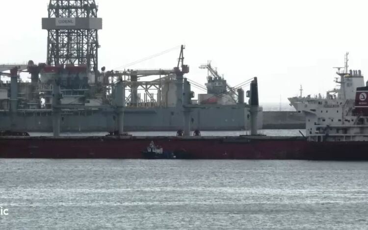 Корабът DEVBULK BEGUM, сниман на Лас Палмас порт, Гран Канария, Канарските острови, през април 2025 г.