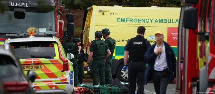 Нападение пред синагога в Манчестър рани четирима души.