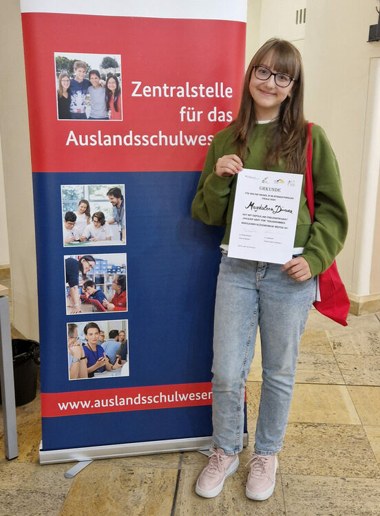 Деветокласничка от Езиковата стана международен първенец на „Балканите четат“