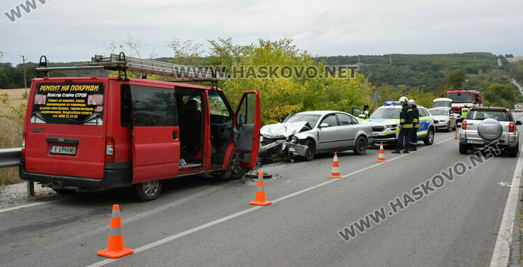 Двама пострадаха при челна катастрофа между Хасково и Узунджово