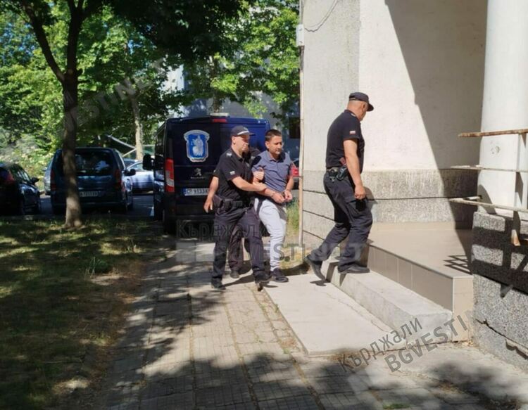   Окръжният съд в Кърджали оправда Красимир Иванов за убийството на Пазара на 16 август м.г.,той излиза на свобода