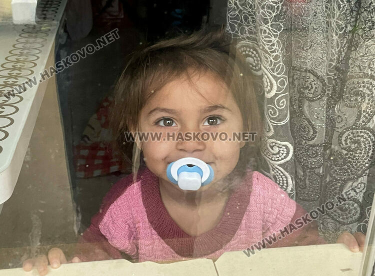 Къщи и евангелска църква в Хасково се наводниха от проливния дъжд и запушен канал