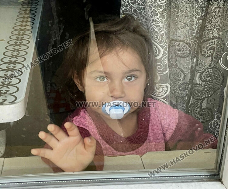 Къщи и евангелска църква в Хасково се наводниха от проливния дъжд и запушен канал