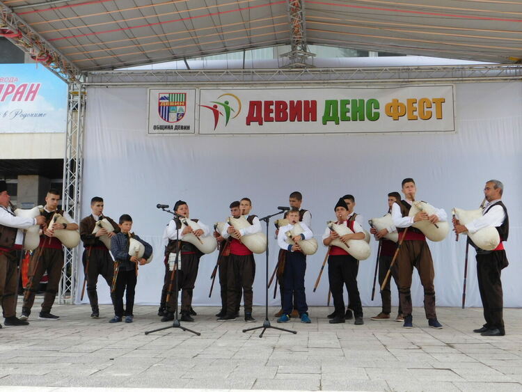 Девети фолклорен танцов фестивал „Девин Денс Фест“ ще събере любителите на народните ритми