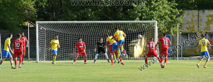 Нулево реми в регионалното футболно дерби между „Хасково“ и „Димитровград“ 