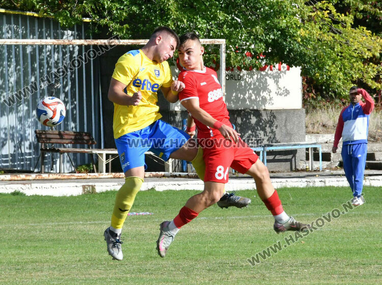 Нулево реми в регионалното футболно дерби между „Хасково“ и „Димитровград“ 
