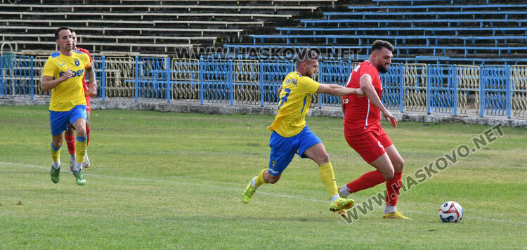 Нулево реми в регионалното футболно дерби между „Хасково“ и „Димитровград“ 
