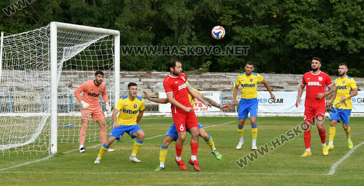 Нулево реми в регионалното футболно дерби между „Хасково“ и „Димитровград“ 