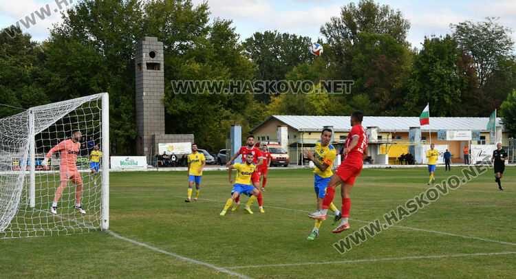Нулево реми в регионалното футболно дерби между „Хасково“ и „Димитровград“ 