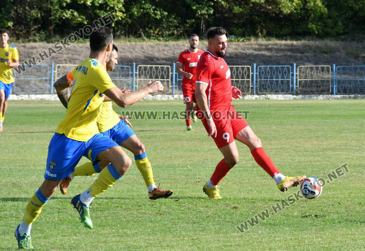Нулево реми в регионалното футболно дерби между „Хасково“ и „Димитровград“ 