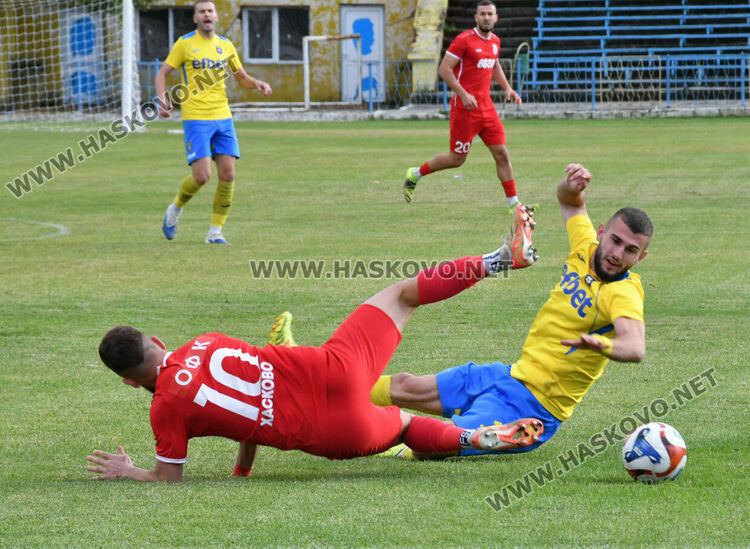 Нулево реми в регионалното футболно дерби между „Хасково“ и „Димитровград“ 