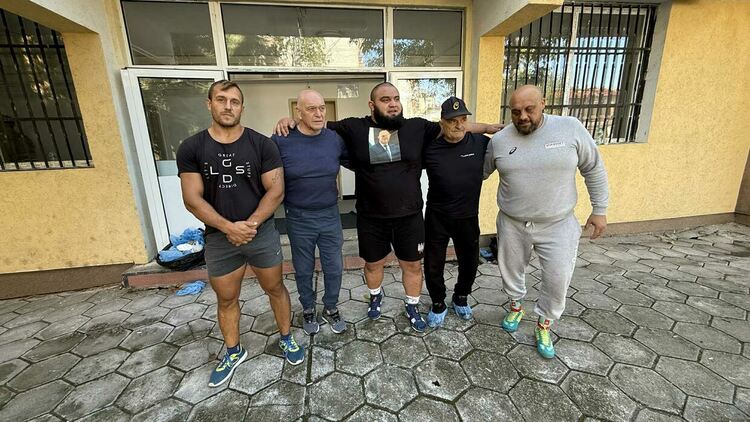 60 пехливани се включиха в турнира по борба в Симеоновград