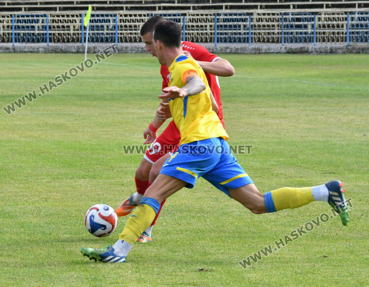 Нулево реми в регионалното футболно дерби между „Хасково“ и „Димитровград“ 