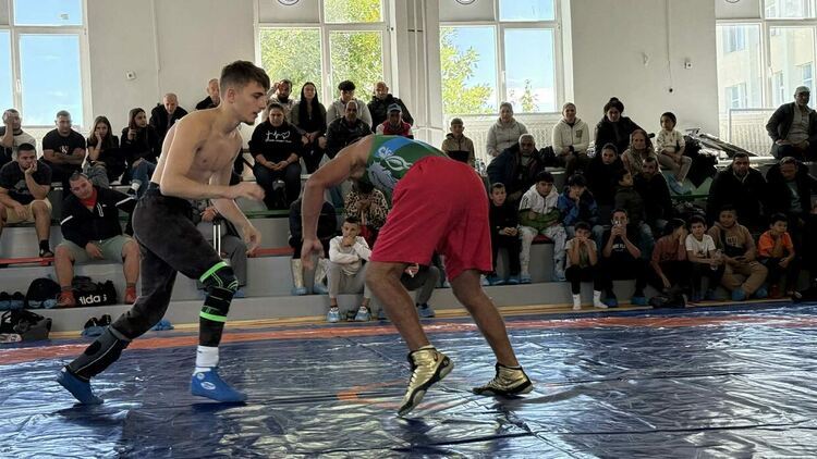 60 пехливани се включиха в турнира по борба в Симеоновград