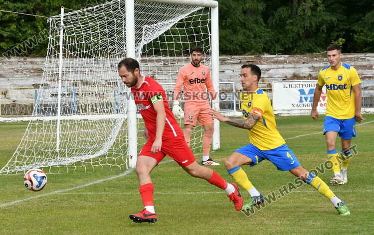 Нулево реми в регионалното футболно дерби между „Хасково“ и „Димитровград“ 