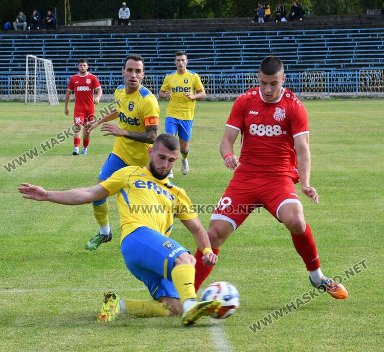 Нулево реми в регионалното футболно дерби между „Хасково“ и „Димитровград“ 