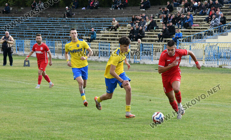 Нулево реми в регионалното футболно дерби между „Хасково“ и „Димитровград“ 