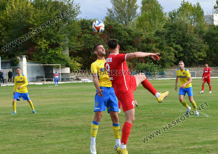 Нулево реми в регионалното футболно дерби между „Хасково“ и „Димитровград“ 